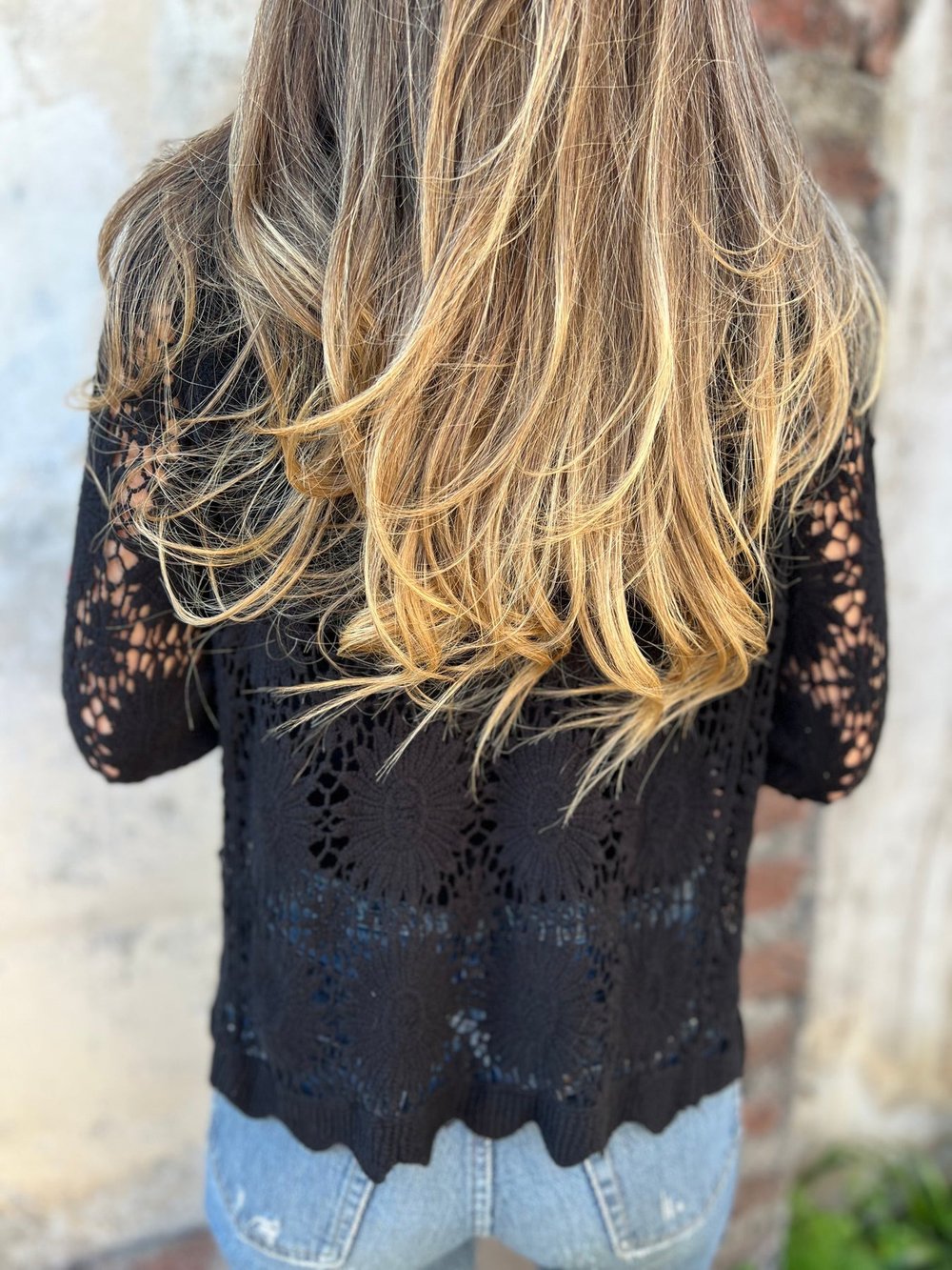 Jenny – Haftowany kardigan z dekoltem w serek