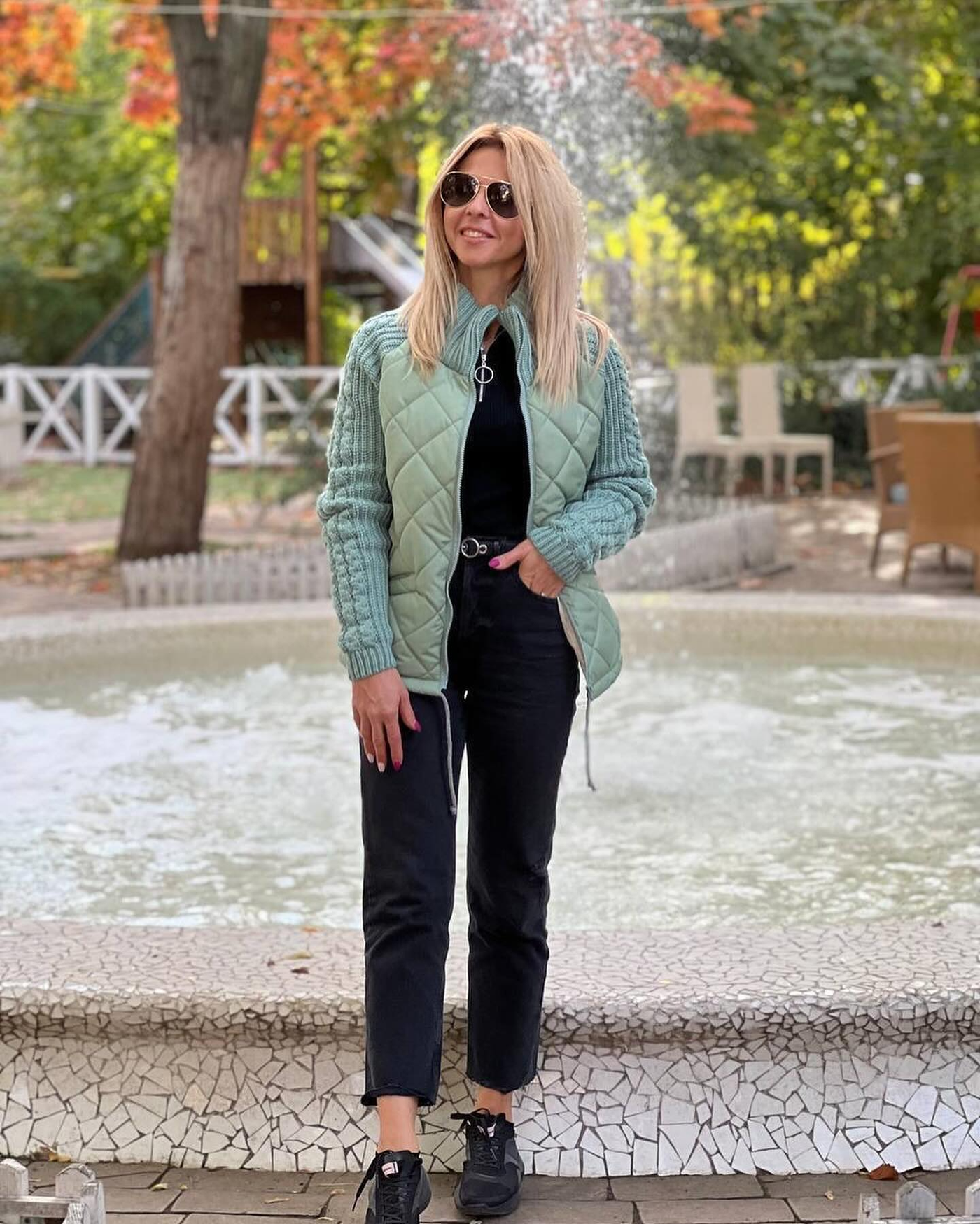 Nora – Patchworkowy Dzianinowy Płaszcz