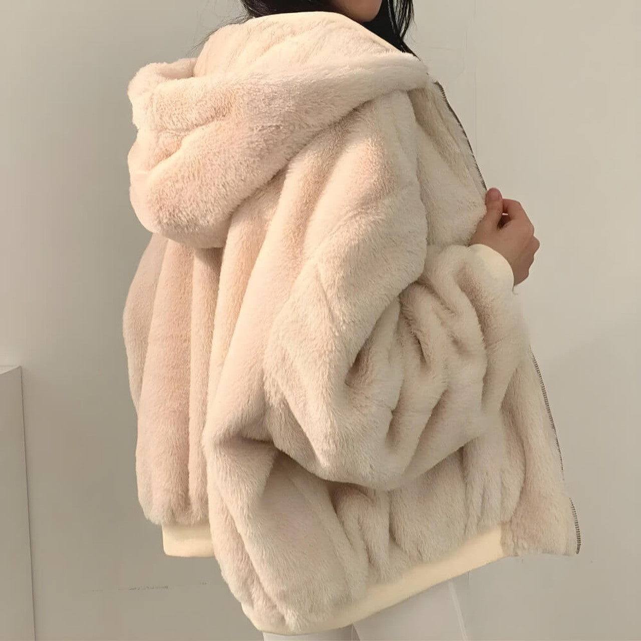 Martyna – Dwustronna Kurtka z Kapturem z Miękkiego Materiału Teddy